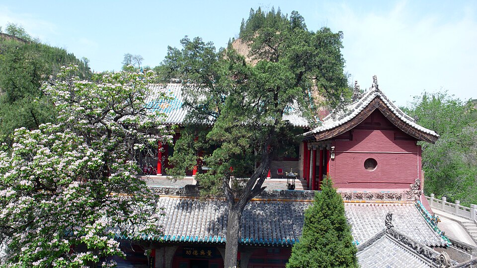 Upper and lower courtyards at Xiaoxitian in Xi County.